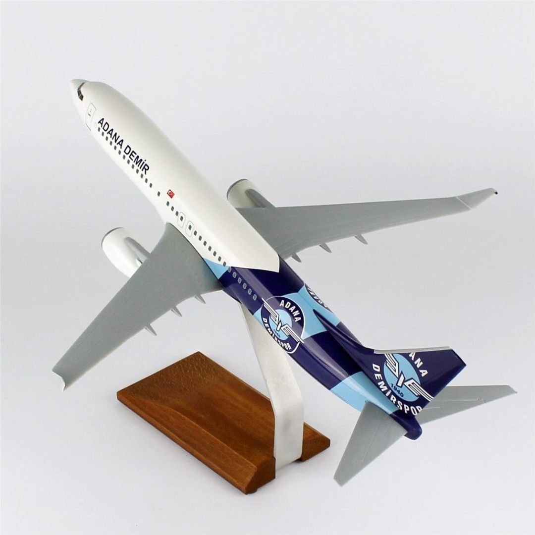 1/100 Ölçek THY Adana Demir Spor Logolu B737-800 Yolcu Uçağı, Sergilemeye Hazır Ahşap Standlı Model
