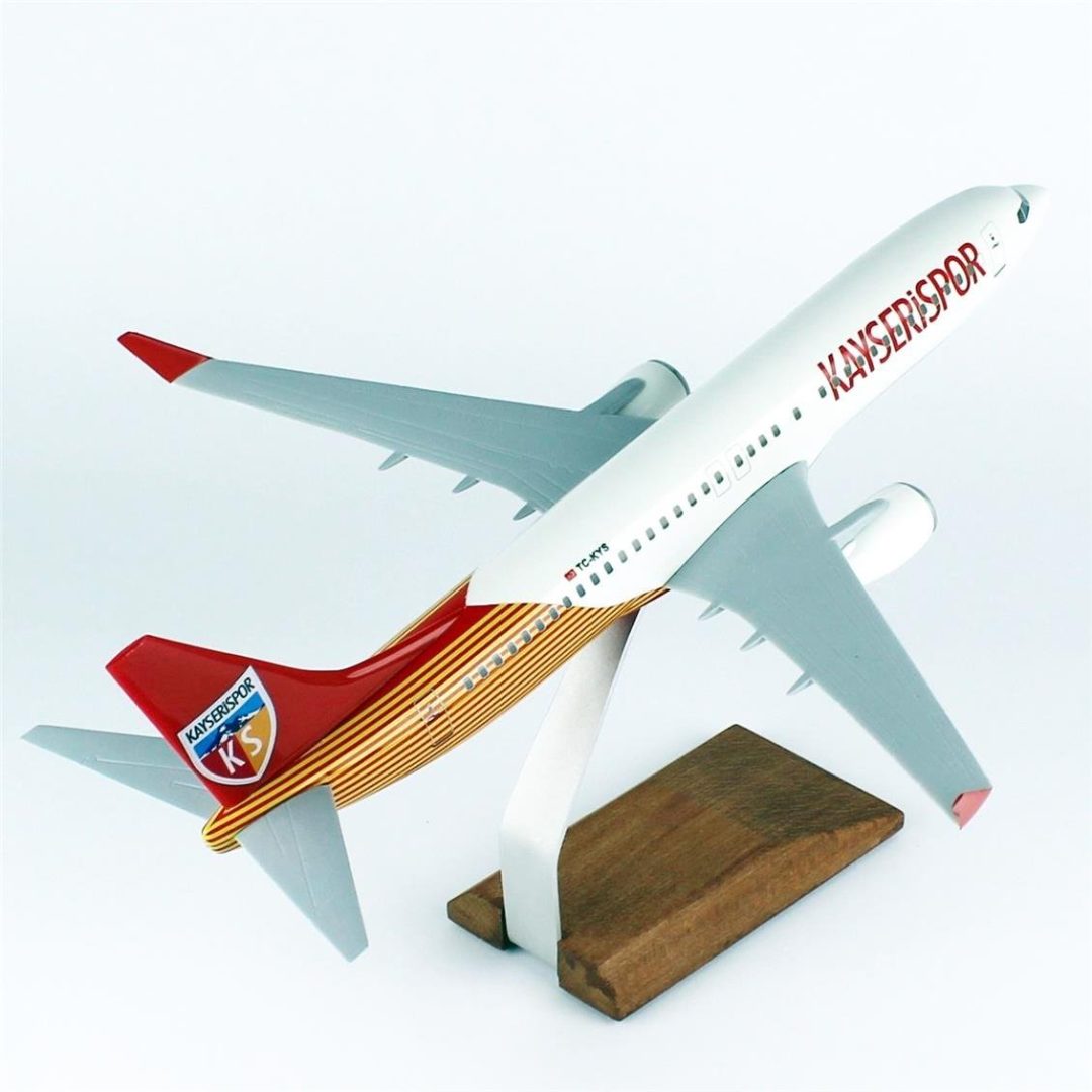 1/100 Ölçek, THY Kayseri Spor Logolu B737-800 Yolcu Uçağı, Sergilemeye Hazır Ahşap Standlı Model