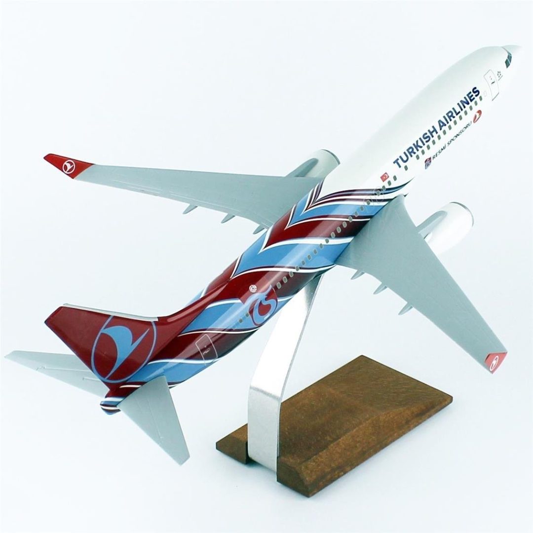 1/100 Ölçek, THY Trabzon Spor Logolu B737-800 Yolcu Uçağı, Sergilemeye Hazır Ahşap Standlı Model