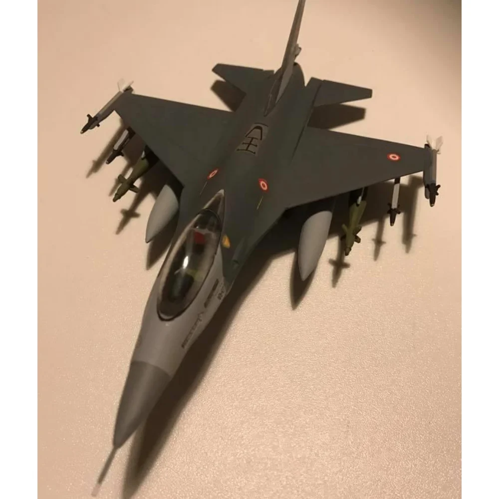 Lockheed-Martin F-16 Fighting Falcon – 1/72 Ölçek Avcı Uçağı Model Kiti (Demonte) PM-301