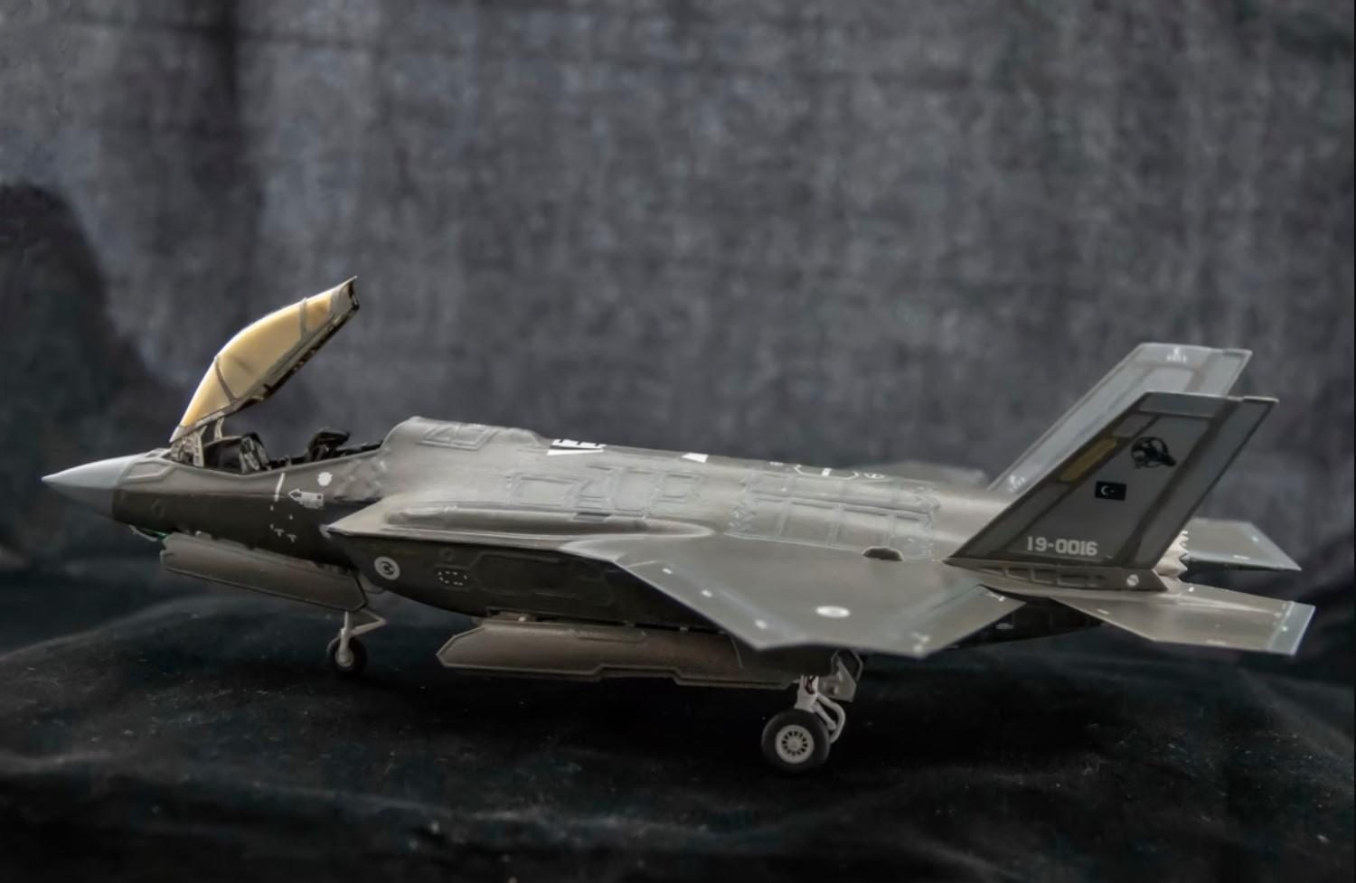 F-35A ( Lightning II ) Savaş Uçağı, Plastik Model kiti PM Model 601 1/72 Ölçek