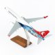 1/100 Ölçek, THY London Logolu B737-800 Yolcu Uçağı, Sergilemeye Hazır Ahşap Standlı Model