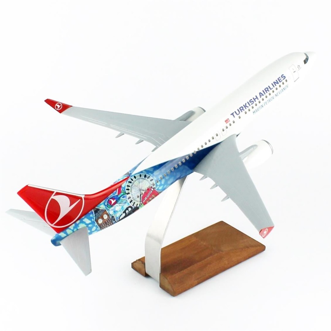 1/100 Ölçek, THY London Logolu B737-800 Yolcu Uçağı, Sergilemeye Hazır Ahşap Standlı Model